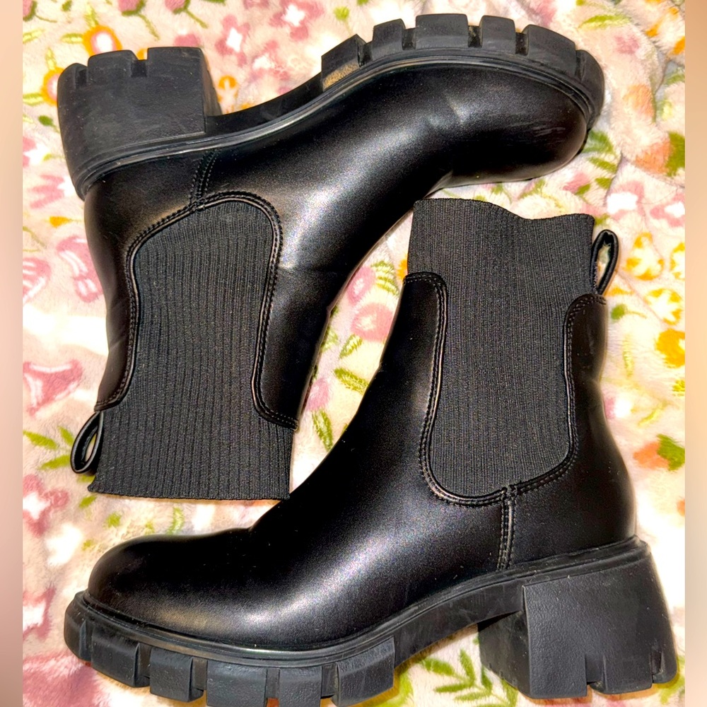 Steve Madden Hutch Chelsea Bootie Lug Sole Platform Black 7